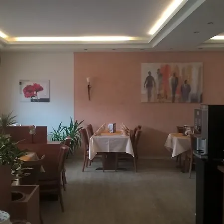 Zur Brucke 3* Minheim